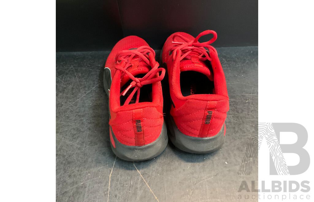 6x Used Kids Shoes & 1 Pair Shin Guard