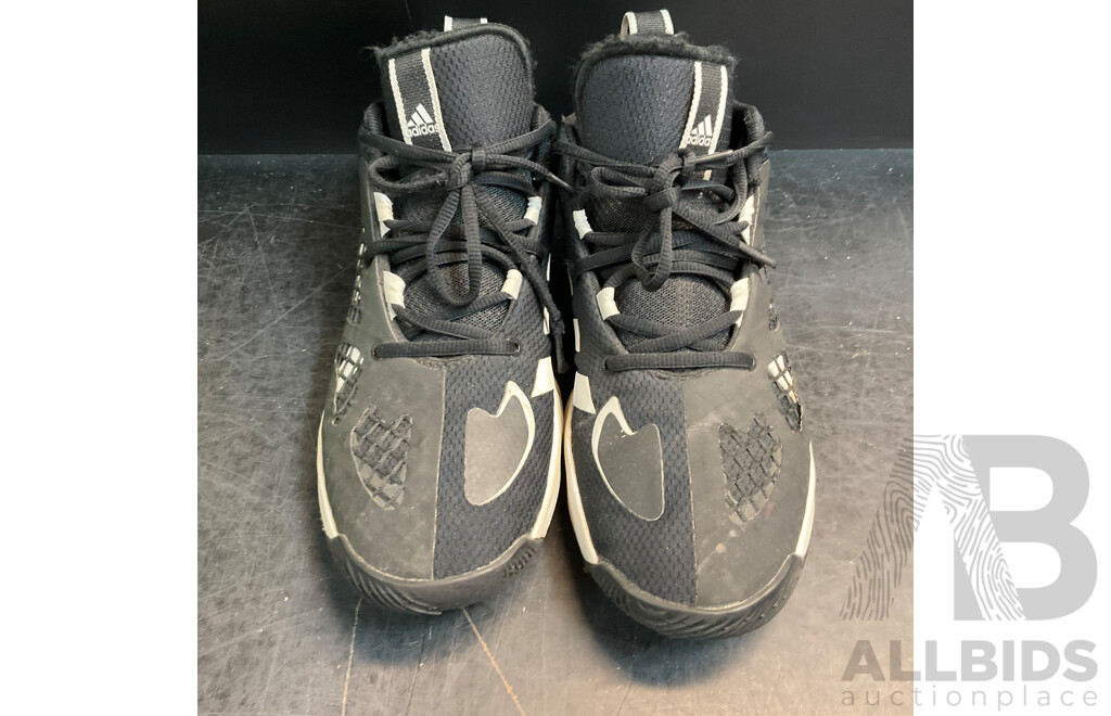 6x Used Kids Shoes & 1 Pair Shin Guard