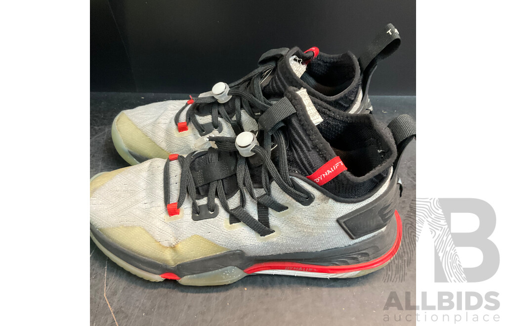 6x Used Kids Shoes & 1 Pair Shin Guard