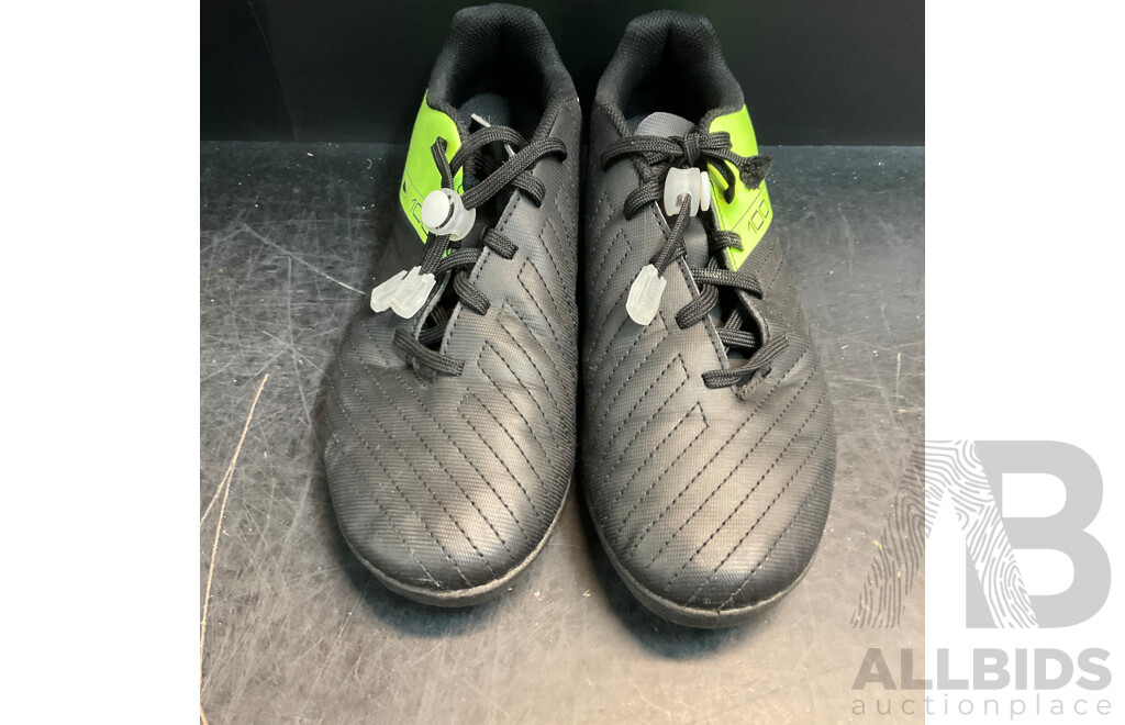 6x Used Kids Shoes & 1 Pair Shin Guard