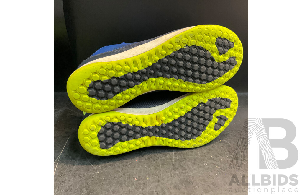 6x Used Kids Shoes & 1 Pair Shin Guard