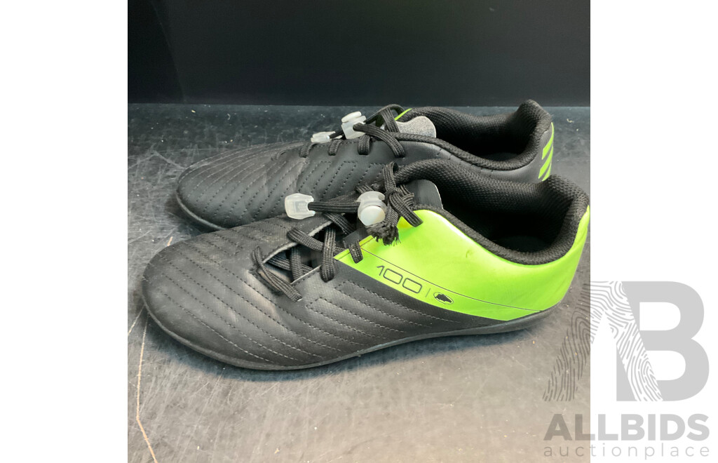 6x Used Kids Shoes & 1 Pair Shin Guard