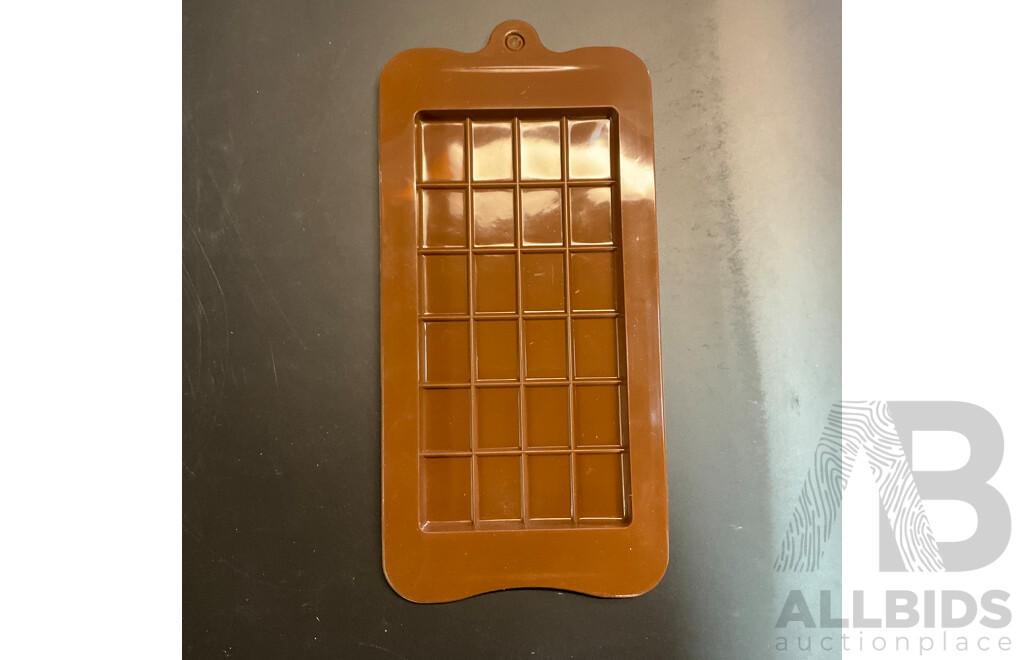 Bulk Lot - Assorted Silicone Molds and Reusable Storage Bags and Other Household Items