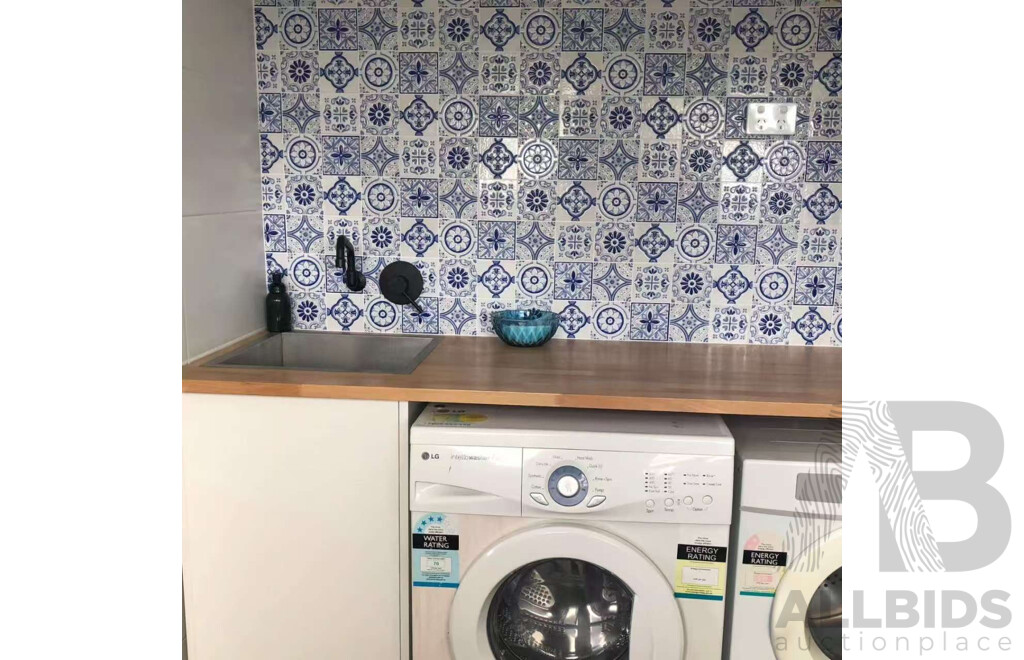 Pallet of Mosaic & Decorative Tiles - Assorted 100x100x8 mm