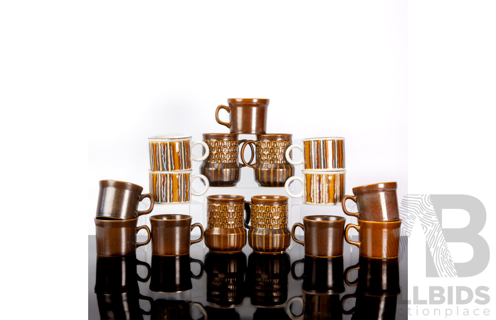 Collection Mid Century Crockery Comprising Four Midwinter Mugs, Seven Wedgwood Stirling Tea Cups, Four Wedgwood Pennine Mugs