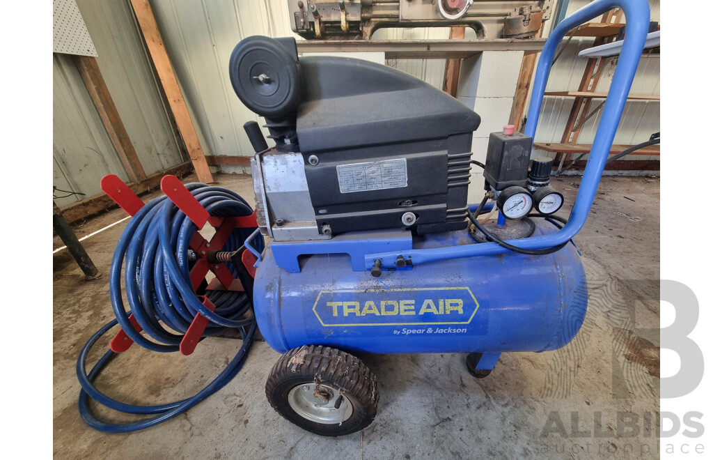 Trade Air by Spear & Jackson 40L Air Compressor with Wall Mountable Hose & Reel