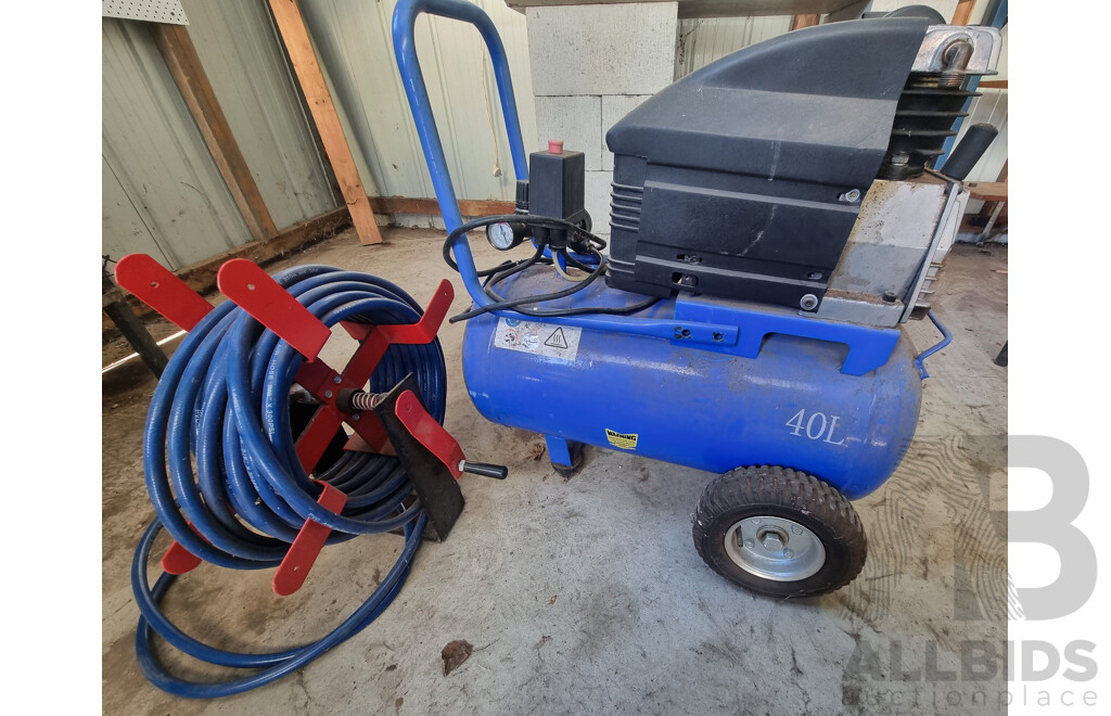 Trade Air by Spear & Jackson 40L Air Compressor with Wall Mountable Hose & Reel