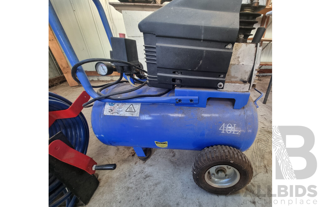 Trade Air by Spear & Jackson 40L Air Compressor with Wall Mountable Hose & Reel