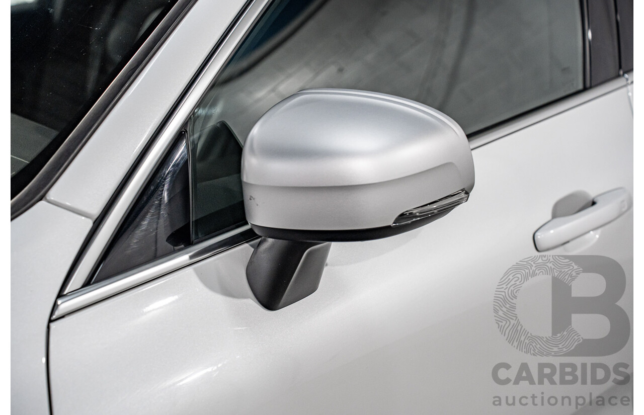 04/2019 Volvo XC60 T6 R-Design (AWD) 246 MY19 4d Wagon Crystal White Pearl Twincharged 2.0L