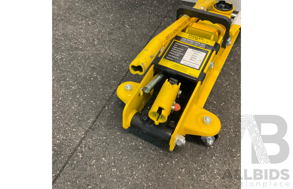 Stanley Low Profile Floor Jack  STHT82942-3 (1600KG)