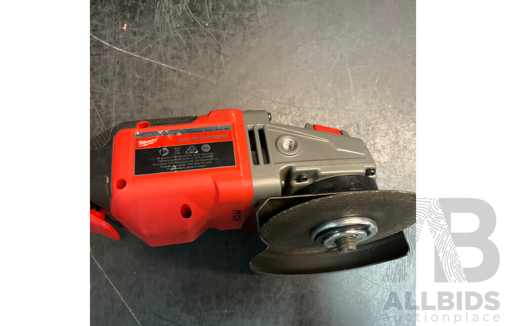 Milwaukee M18 FSAG 125 XPDB 125mm Braking Angle Grinder with Deadman Paddle Switch with 1 X Battery