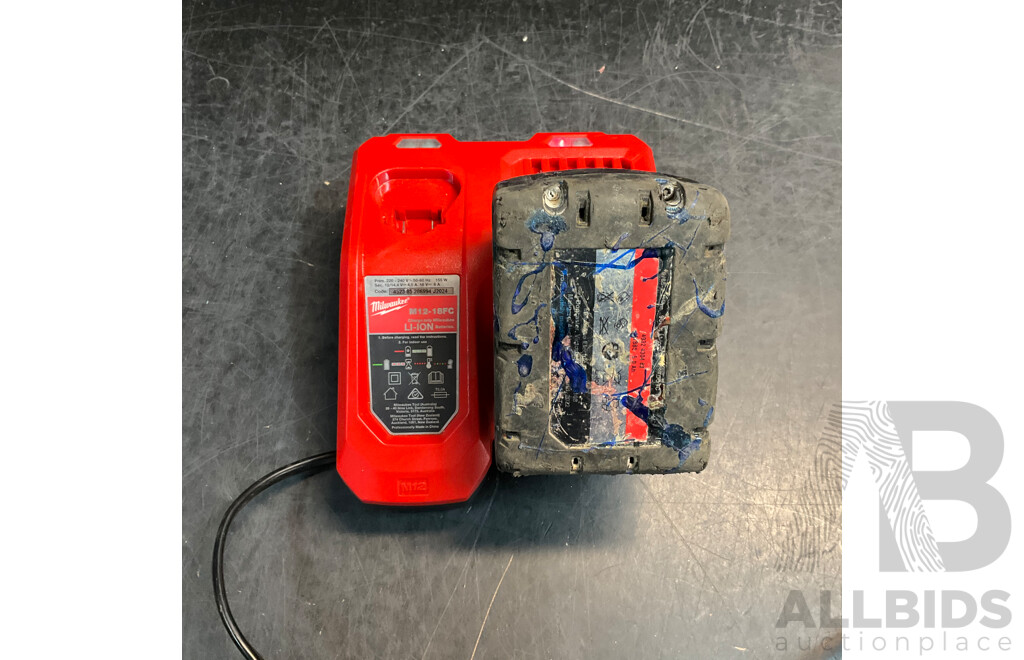 Milwaukee M12-18FC Rapid Charger & 1x Battery