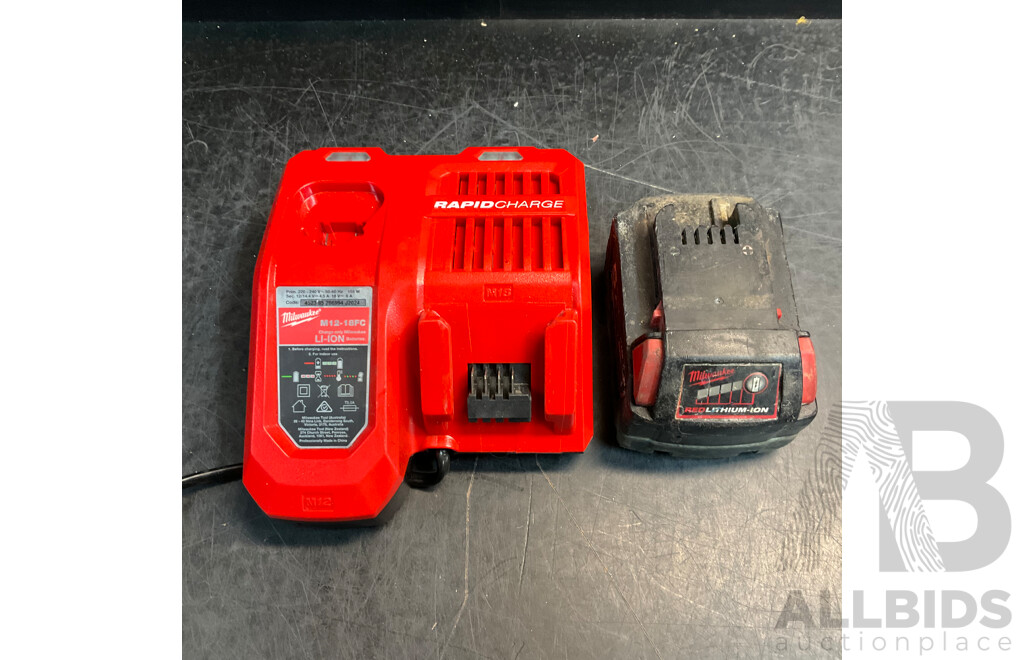 Milwaukee M12-18FC Rapid Charger & 1x Battery