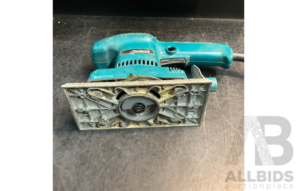 Makita DMP-180 Air Inflator & BO3700 Sheet Sander
