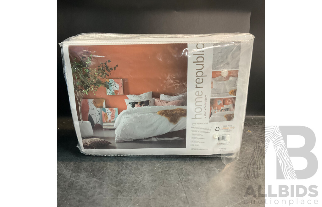 Home Republic White Queen Quilt Cover - RRP $199.00