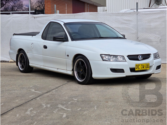 8/2005 Holden Commodore  VZ Utility White 3.6L