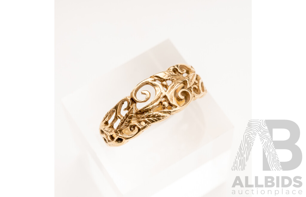 9ct Vintage Filigree Patterned Ring, Size R, 2.98 Grams
