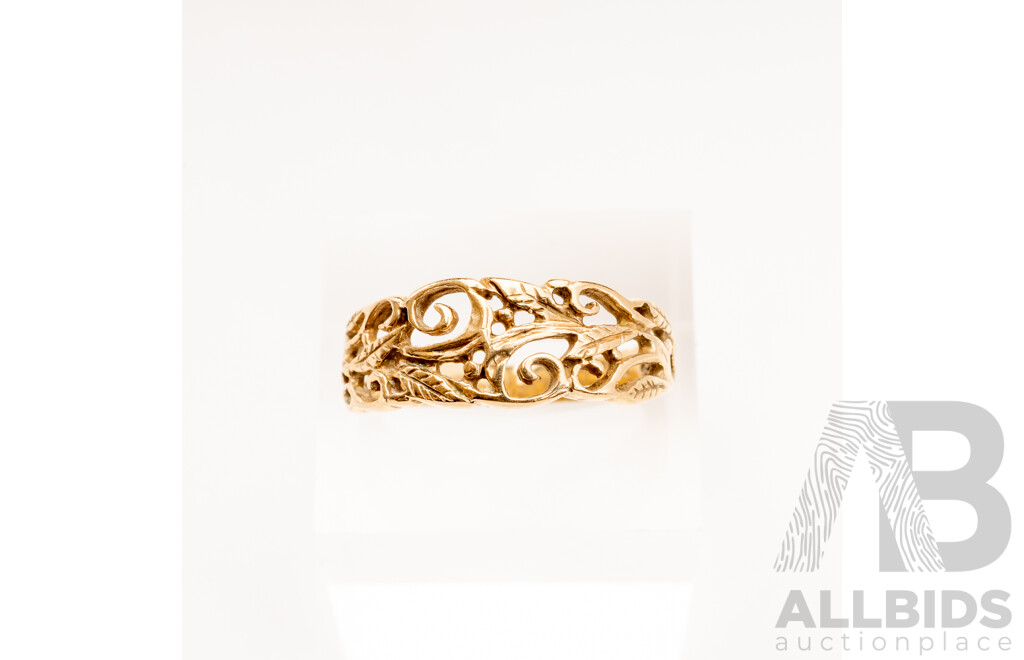 9ct Vintage Filigree Patterned Ring, Size R, 2.98 Grams