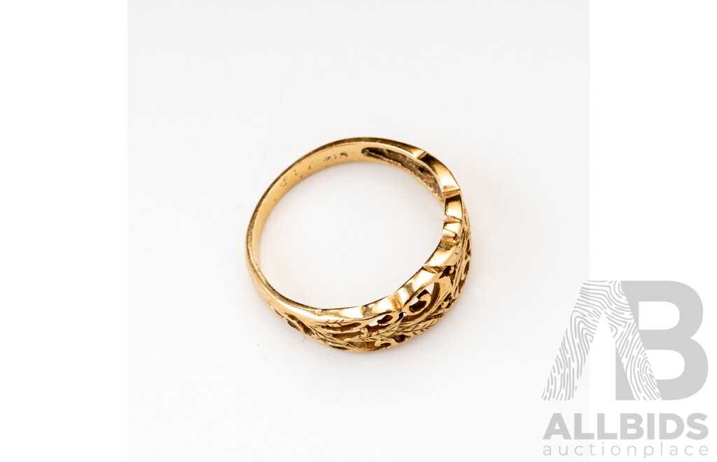 9ct Vintage Filigree Patterned Ring, Size R, 2.98 Grams