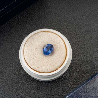 Tanzanite, Natural Oval Cut Gemstone, VVS, 0.99ct - Appraisal & Presentation Box Tanzanite International, 0.99ct