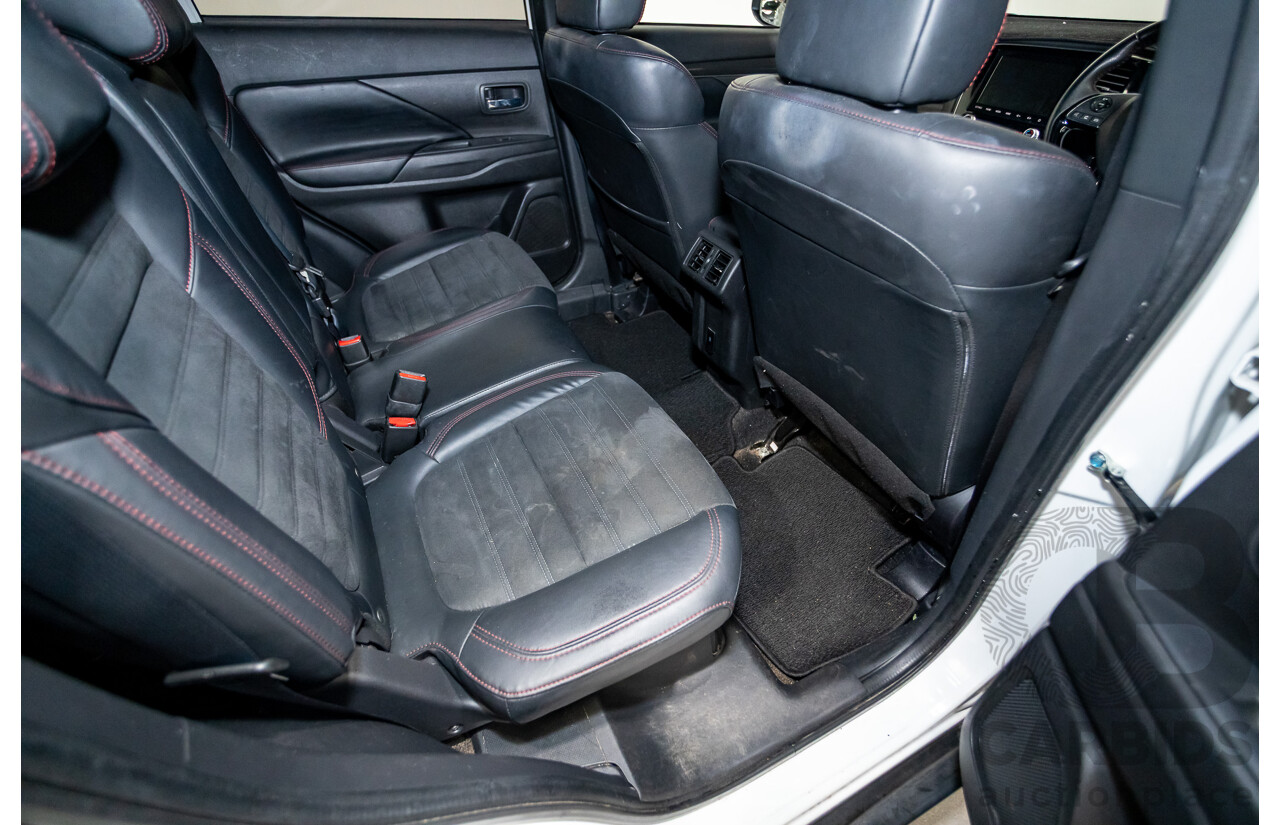 02/2020 Mitsubishi Outlander Black Edition 7  ZL MY20 4D Wagon Diamond White Pearl 2.4L - 7 Seats