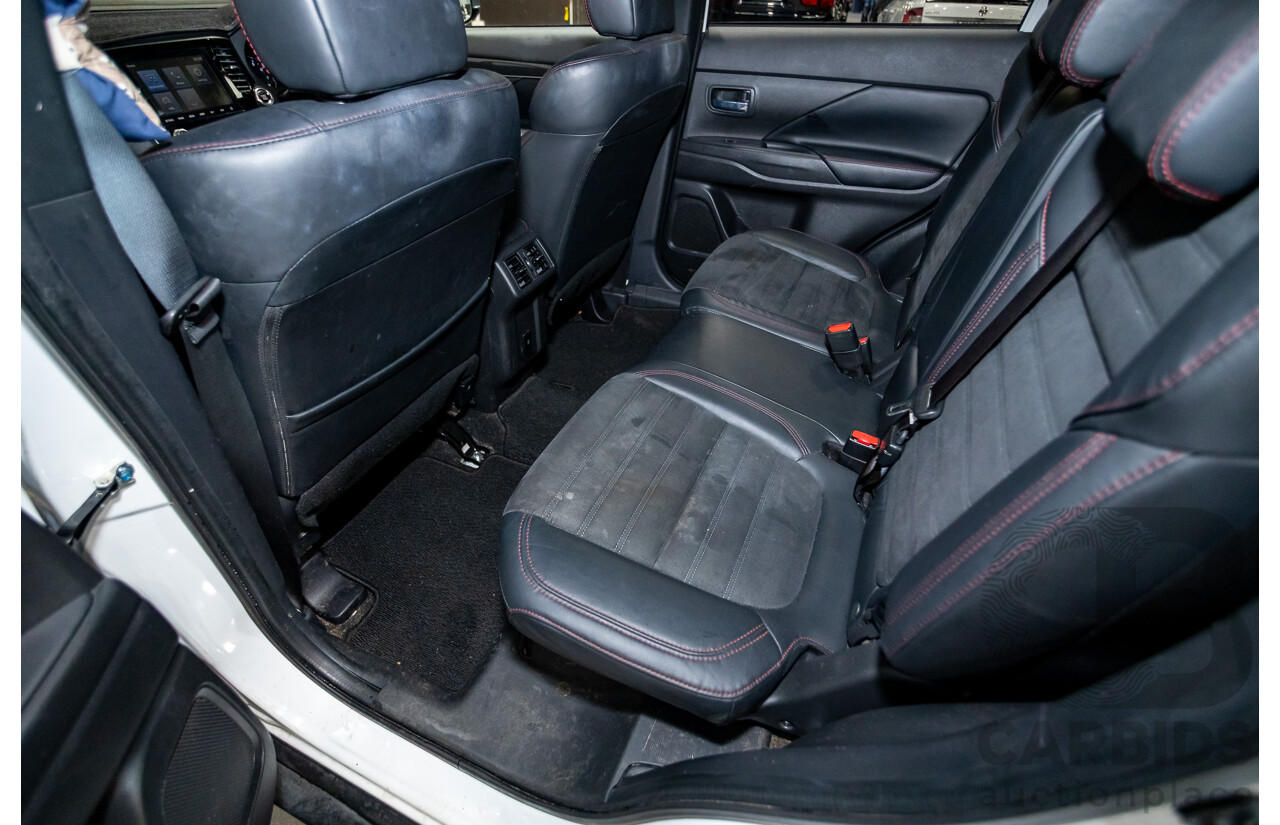 02/2020 Mitsubishi Outlander Black Edition 7  ZL MY20 4D Wagon Diamond White Pearl 2.4L - 7 Seats