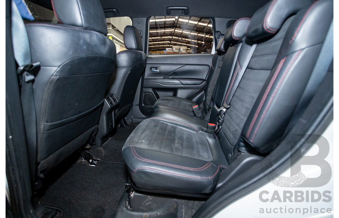 02/2020 Mitsubishi Outlander Black Edition 7  ZL MY20 4D Wagon Diamond White Pearl 2.4L - 7 Seats