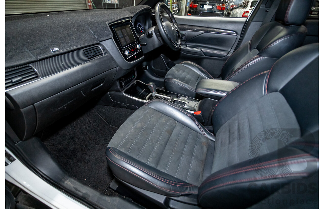 02/2020 Mitsubishi Outlander Black Edition 7  ZL MY20 4D Wagon Diamond White Pearl 2.4L - 7 Seats