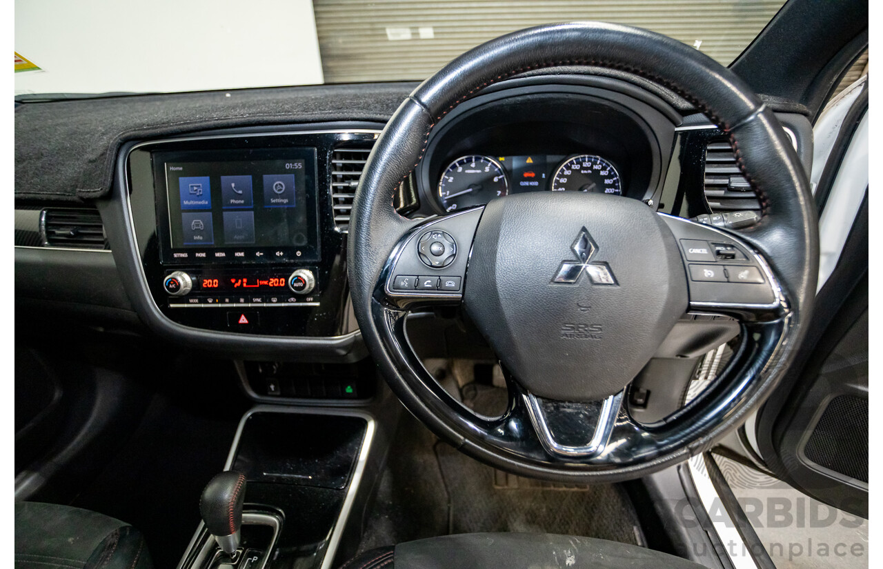 02/2020 Mitsubishi Outlander Black Edition 7  ZL MY20 4D Wagon Diamond White Pearl 2.4L - 7 Seats