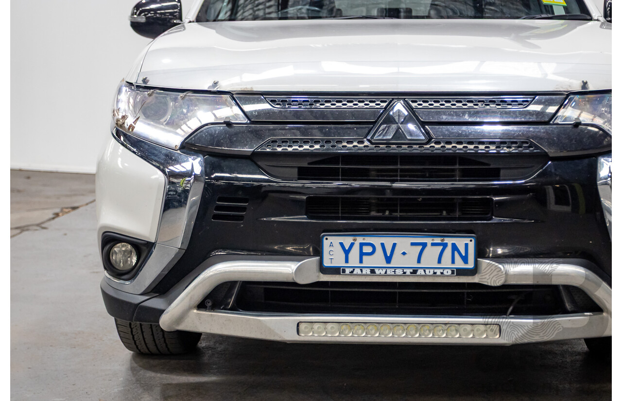 02/2020 Mitsubishi Outlander Black Edition 7  ZL MY20 4D Wagon Diamond White Pearl 2.4L - 7 Seats