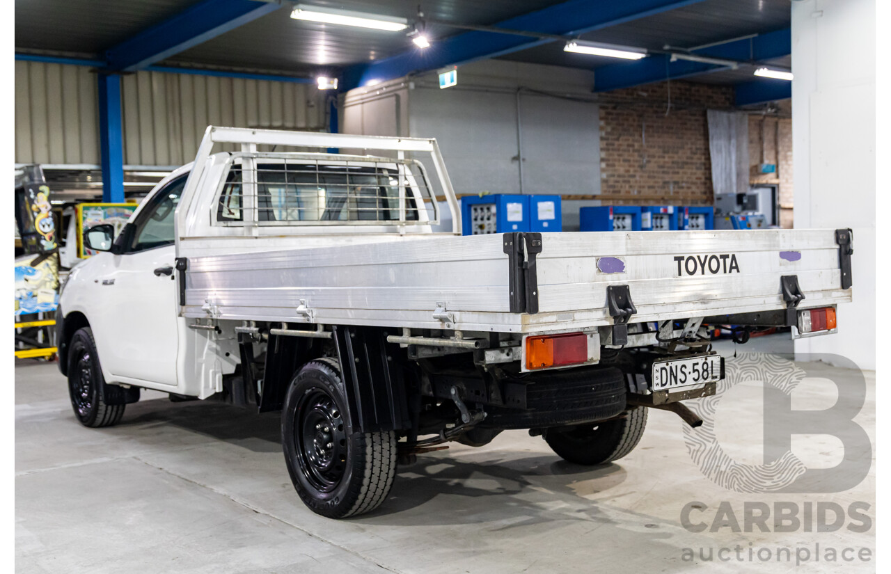 03/2017 Toyota Hilux Workmate (RWD) TGN121R MY17 C/Chas Glacier White 2.7L