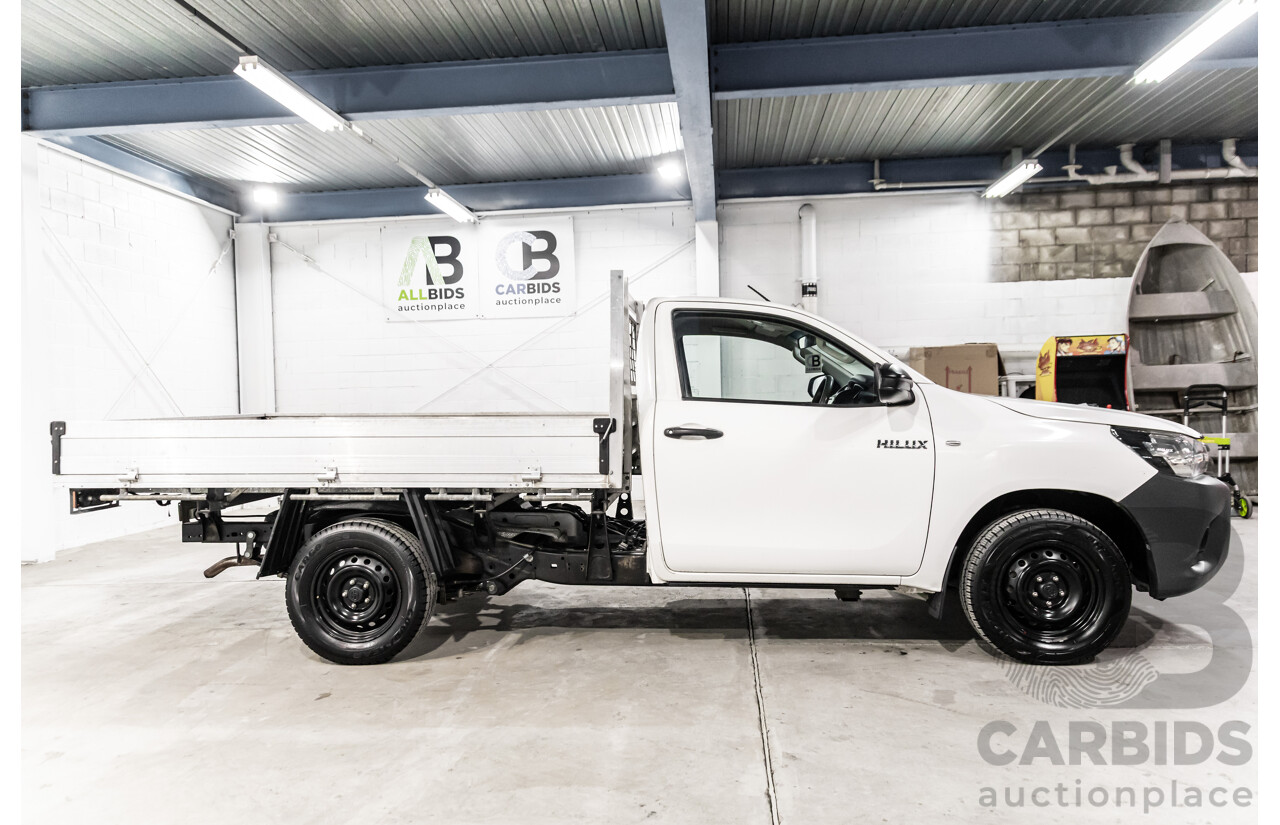 03/2017 Toyota Hilux Workmate (RWD) TGN121R MY17 C/Chas Glacier White 2.7L