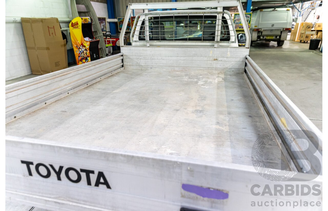 03/2017 Toyota Hilux Workmate (RWD) TGN121R MY17 C/Chas Glacier White 2.7L