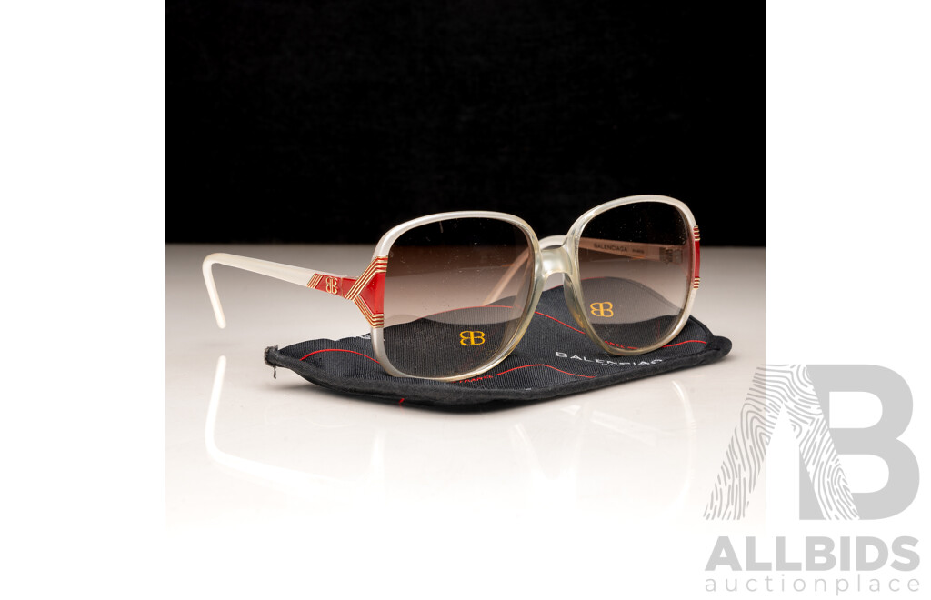 Balenciaga Paris Original 1970's Retro Ladies Sunglasses, as New Never Worn with Case
