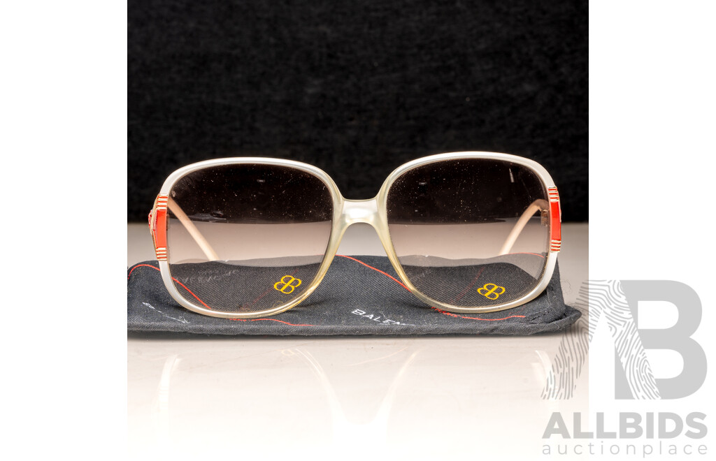 Balenciaga Paris Original 1970's Retro Ladies Sunglasses, as New Never Worn with Case