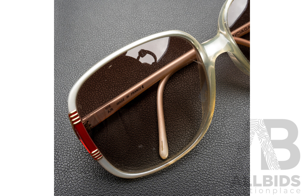 Balenciaga Paris Original 1970's Retro Ladies Sunglasses, as New Never Worn with Case