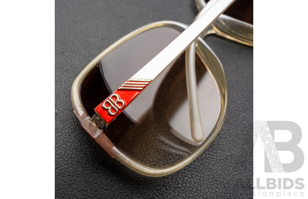 Balenciaga Paris Original 1970's Retro Ladies Sunglasses, as New Never Worn with Case