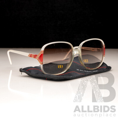 Balenciaga Paris Original 1970's Retro Ladies Sunglasses, as New Never Worn with Case