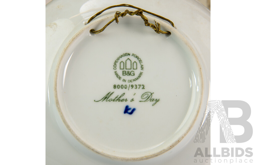 Collection Mid Century Items Comprising Five Bing & Grondahl Display Plates, Poole Duo and More