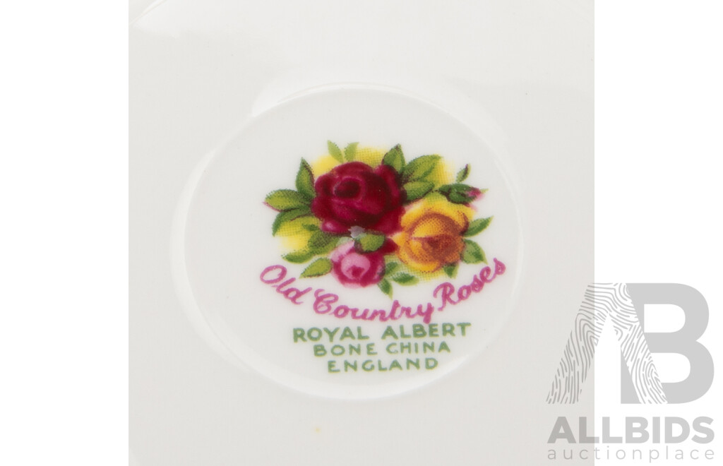 Royal Doulton 32 Piece Porcelain Tea Service in Old Country Roses Pattern