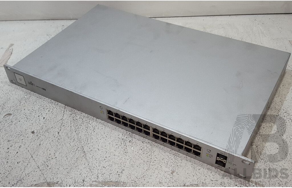 Ubiquiti Networks (US-24-250W) UniFi 24-Port Gigabit PoE+ 250W Switch