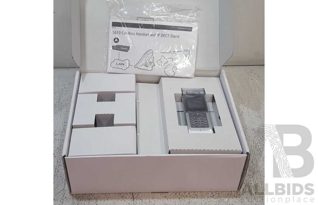 Mitel 5610 Cordless Handset and IP DECT Stand