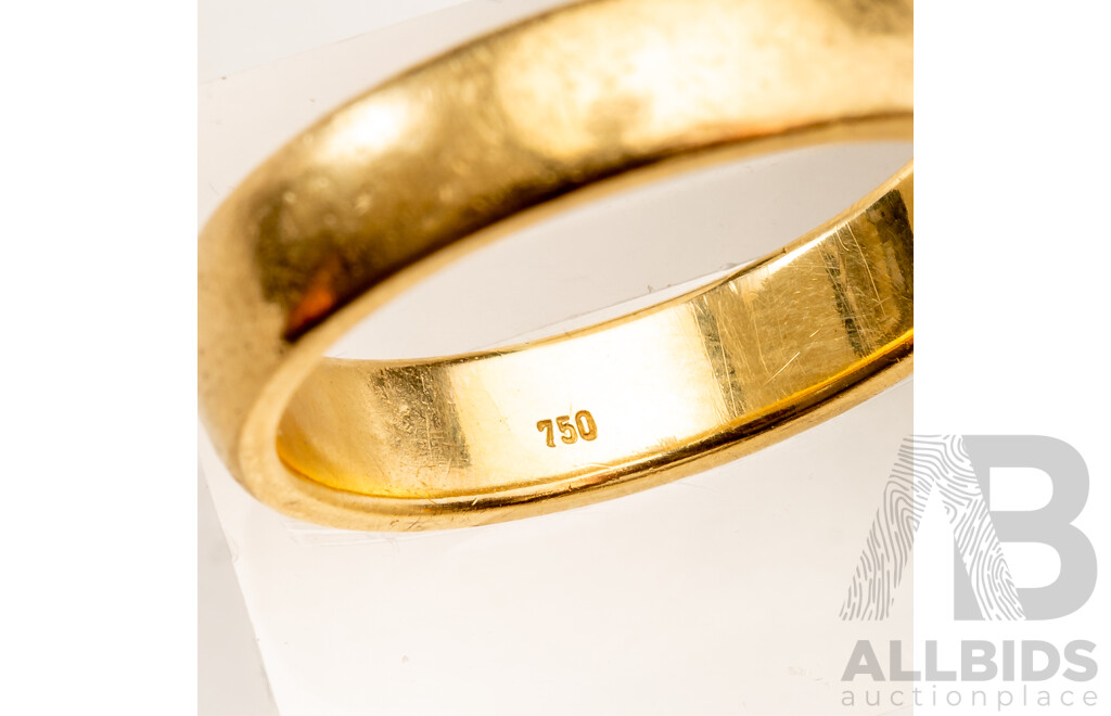 18ct Flat Curve Profile Wedding Ring, Size V, 9.13 Grams
