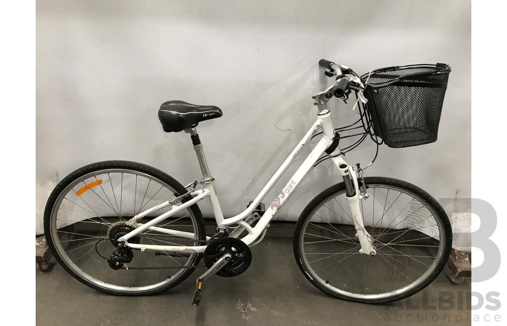 Giant Cypress 24 Speed Cruiser Bike