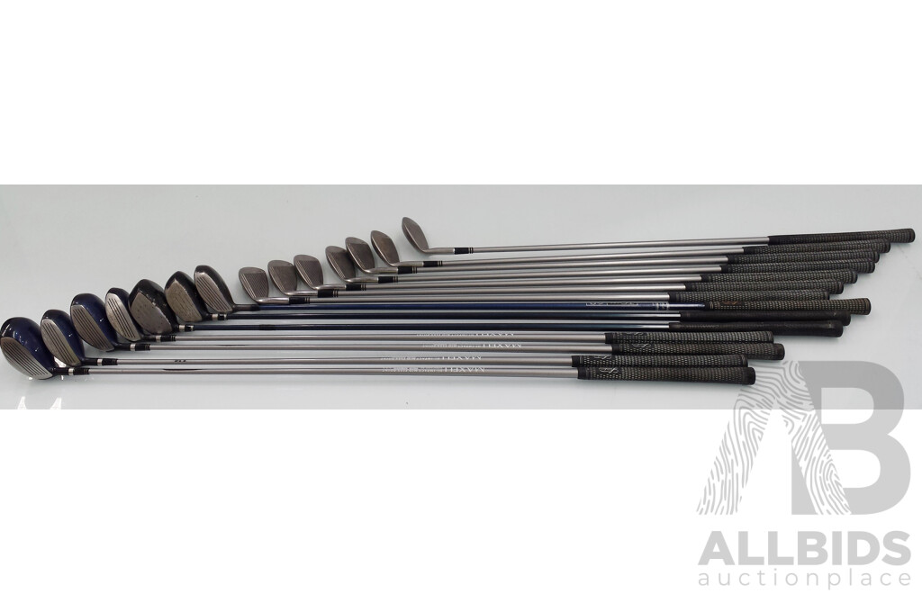 Set of 7 Golf Clubs and Cleveland Carry Bag