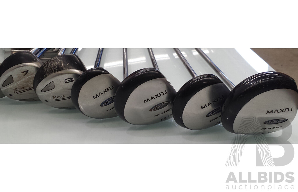 Set of 7 Golf Clubs and Cleveland Carry Bag