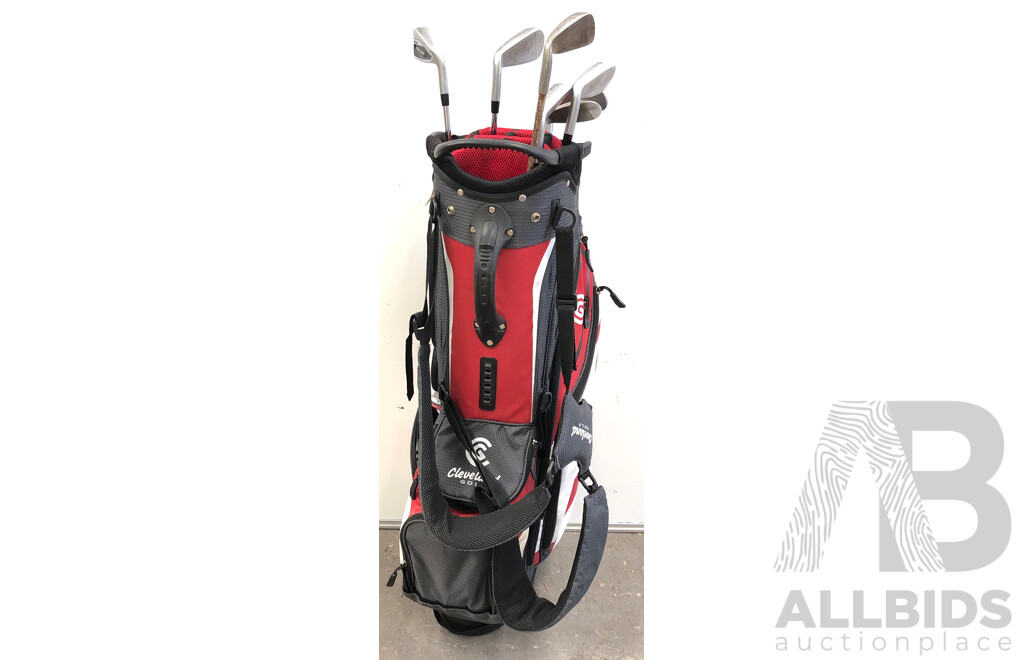 Set of 7 Golf Clubs and Cleveland Carry Bag
