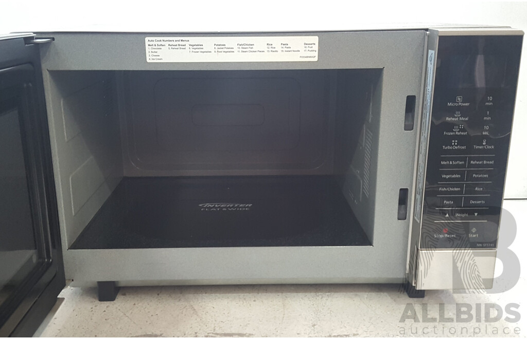 Panasonic (NN-SF574S) Stainless Steel Flatbed Inverter Microwave