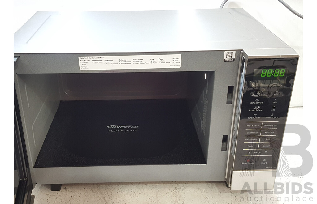Panasonic (NN-SF574S) Stainless Steel Flatbed Inverter Microwave