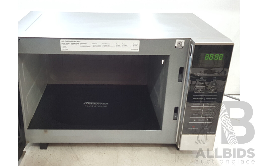 Panasonic (NN-SF574S) Stainless Steel Flatbed Inverter Microwave